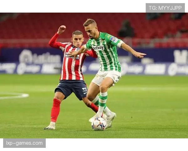 帕雷德斯防守拼抢积极，表现稳健稳健