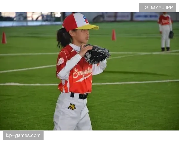 要是把唐佳豪的赛场照和他周末的消费单放一起，网友直接怀疑换了人